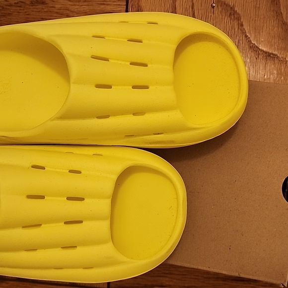 UGG FOAMO Slide - Picture 7 of 7
